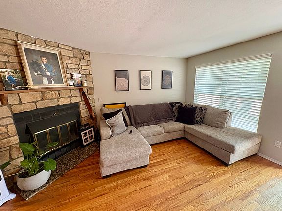 4th image of 2569 E Nichols Cir