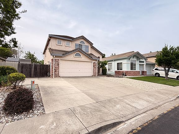 3rd image of 961 Celestine Cir