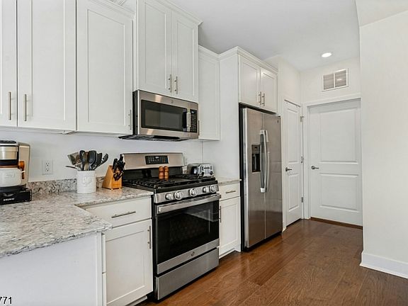 3rd image of 53 Veterans Way