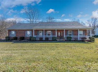 506 Willowbrook Dr, Morganton, NC 28655