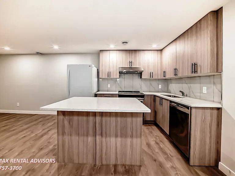 404 Lucas Blvd NW #BASEMENT — Photo 2