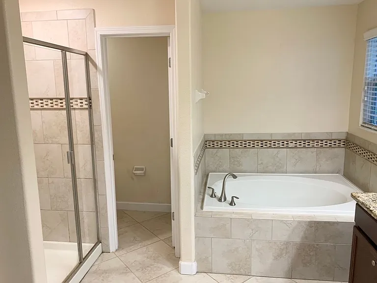 1646 Thetford Cir — Photo 18