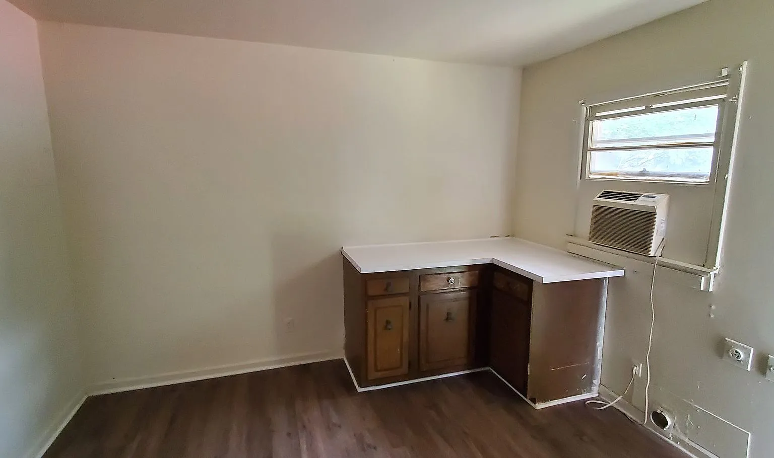 2 Bedroom 1 Bathroom Duplex — Photo 3