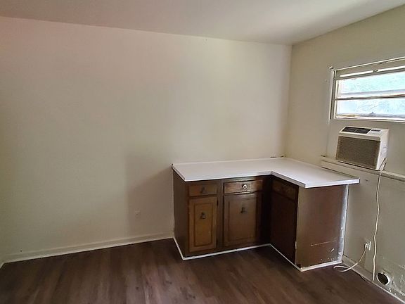 3rd image of 2503 1/2 Campbell St