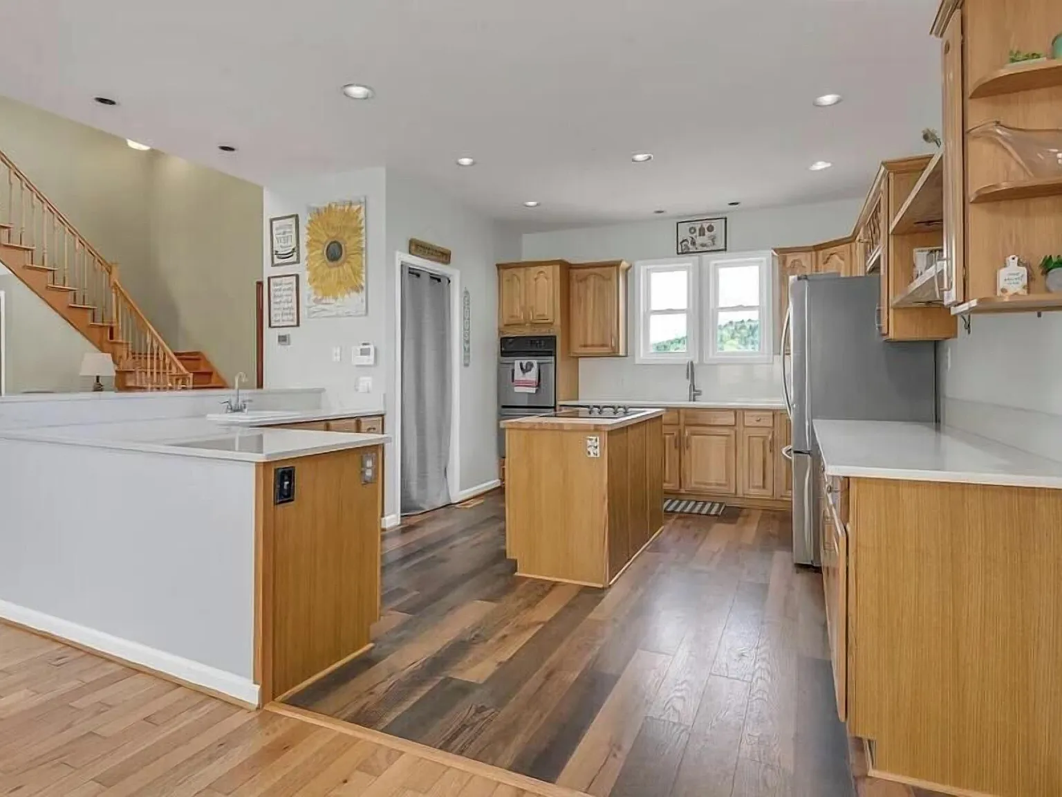 2 bed, 2412 sqft, $3,500 — Photo 4