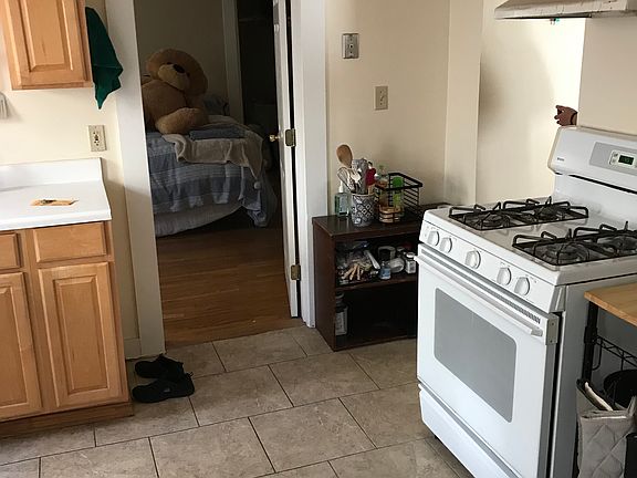 Large eat in kitchen with china hutch