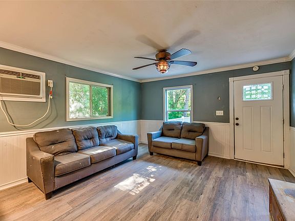 4th image of 158 Creekside Ln
