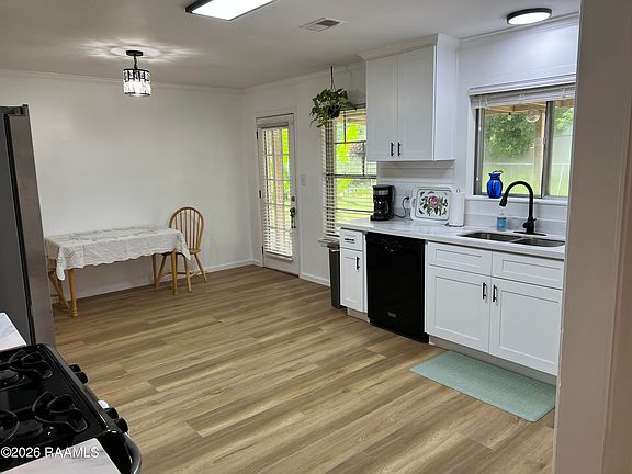 5th image of 104 William Dr