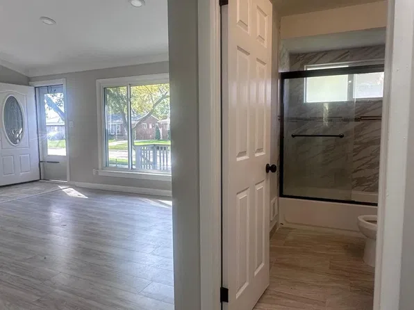 22214 Logue Ave, Warren, MI 48091