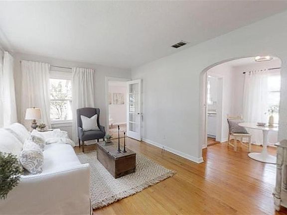 4th image of 1131 W Smith St