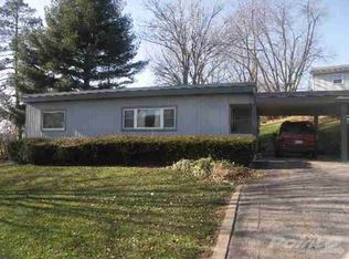 580 Sherwood Ave, East Dubuque, IL 61025