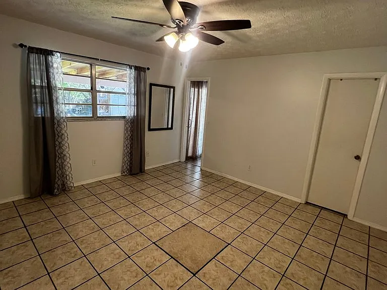 173 SE Fallon Dr — Photo 15