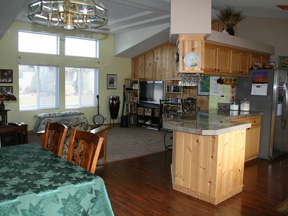 4th image of 522 Canyon Dr