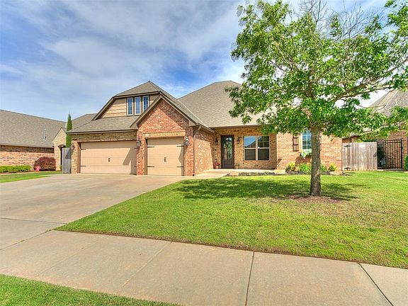 2nd image of 1808 Lago Dr