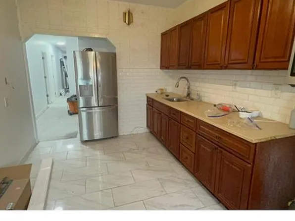 679 E 223rd St, Bronx, NY
