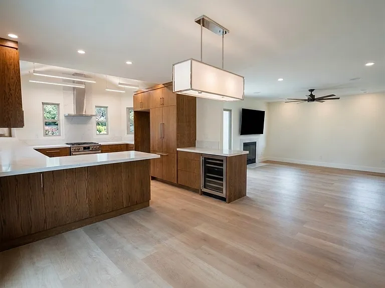2058 Sea Village Cir — Photo 2