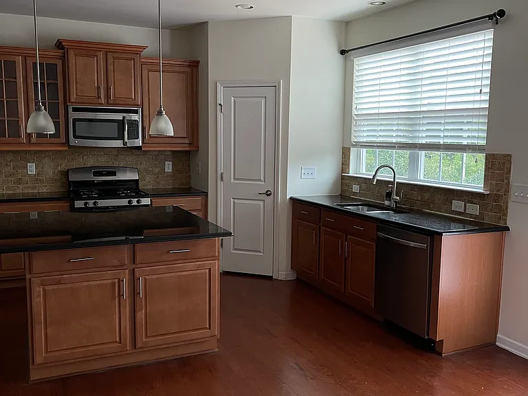 5736 Hurkett Ct — Photo 18