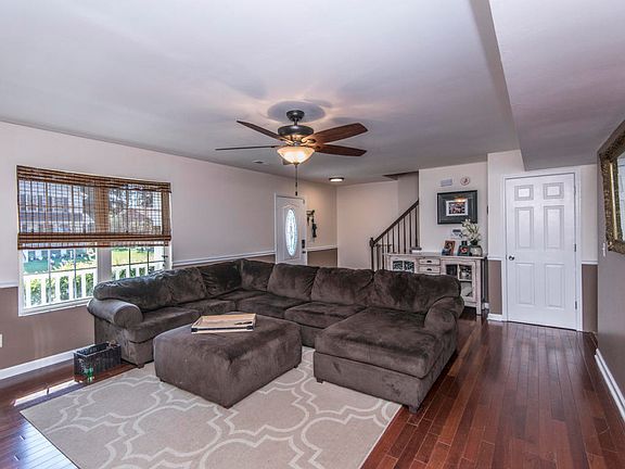 5th image of 518 Dolphin Dr