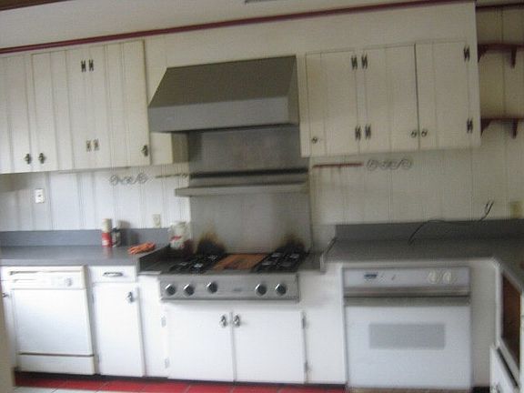 4th image of 303 E Ave N