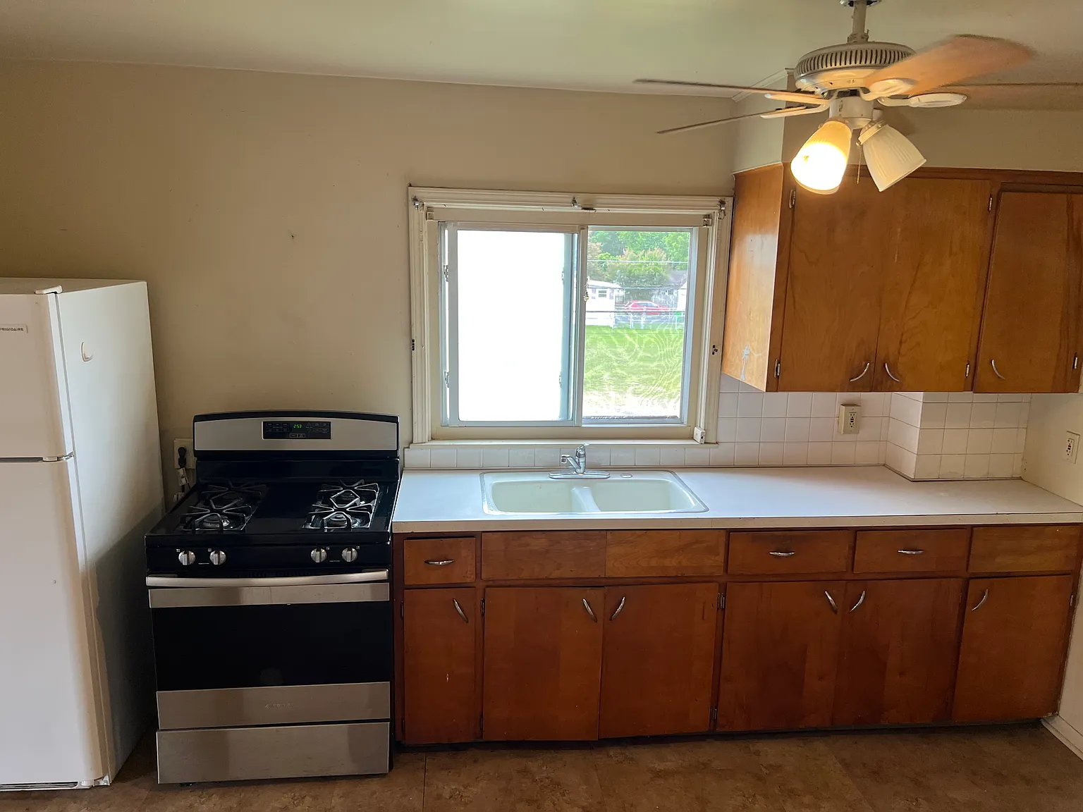 3 bed, $875 — Photo 2