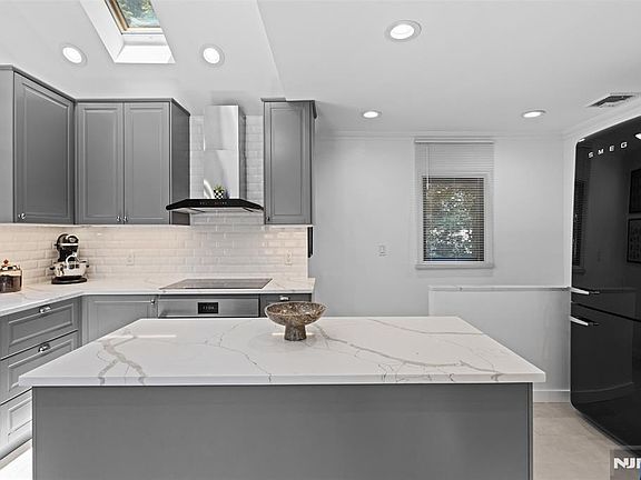 5th image of 502 Closter Dock Rd