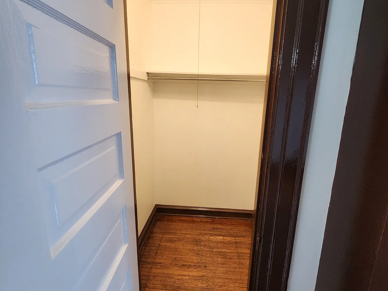 607 E Washington St — Photo 3
