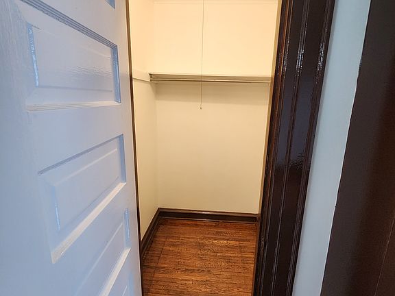 5th image of 607 E Washington St APT 6