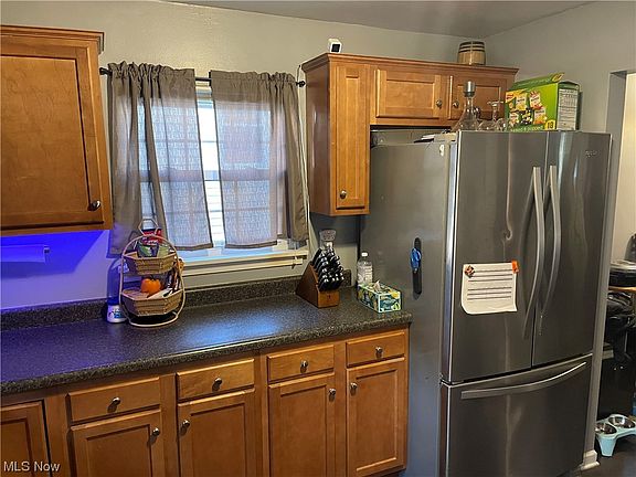 5th image of 111 Belleview St