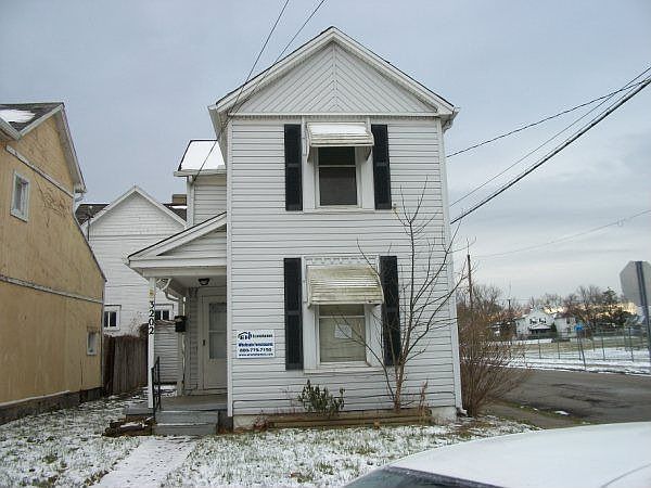 1st image of 3202 E 5th St