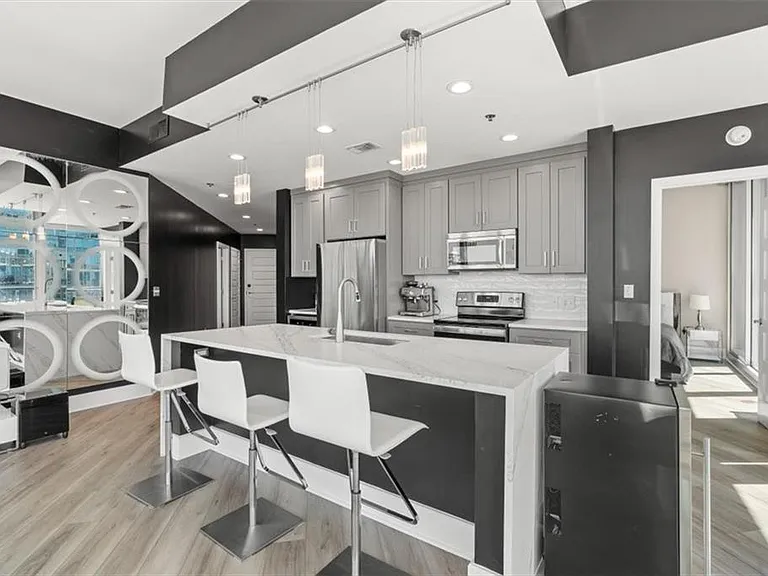 1080 Peachtree St NE #2110 — Photo 11