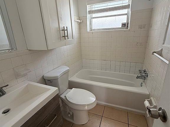 3rd image of 237 SE Park St #2
