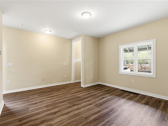 5th image of 5127 Roma Way