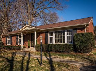 211 Dunbar Pl, Douglass Hills, KY 40243