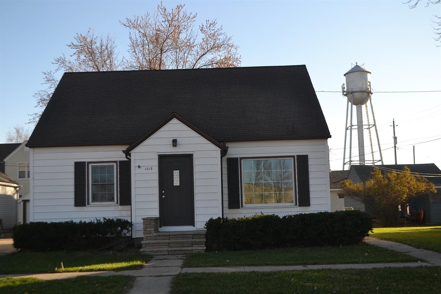 1018 4th St, Hull, IA 51239 Zillow