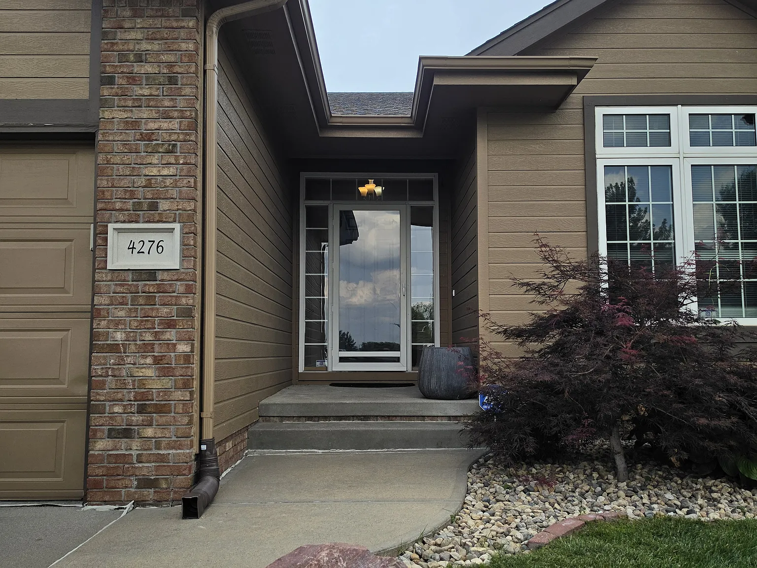 4 bed, 2825 sqft, $3,250 — Photo 2