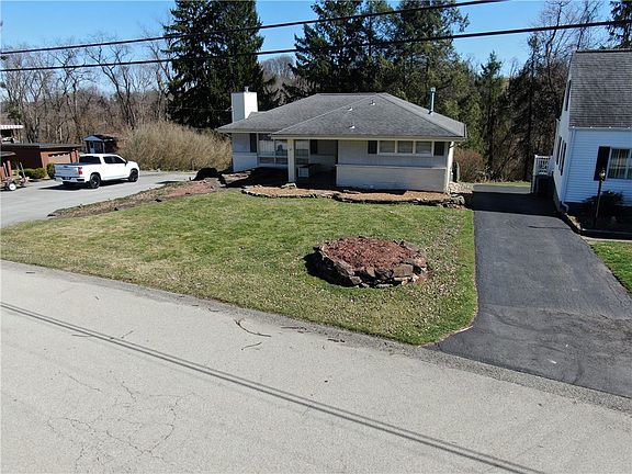 3rd image of 801 Maple Dr