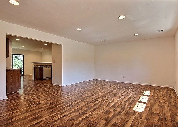 3rd image of 5468 Redwood Ave