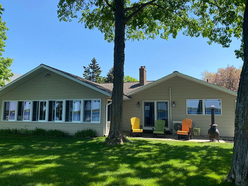 1st image of 380 Shorewood Dr