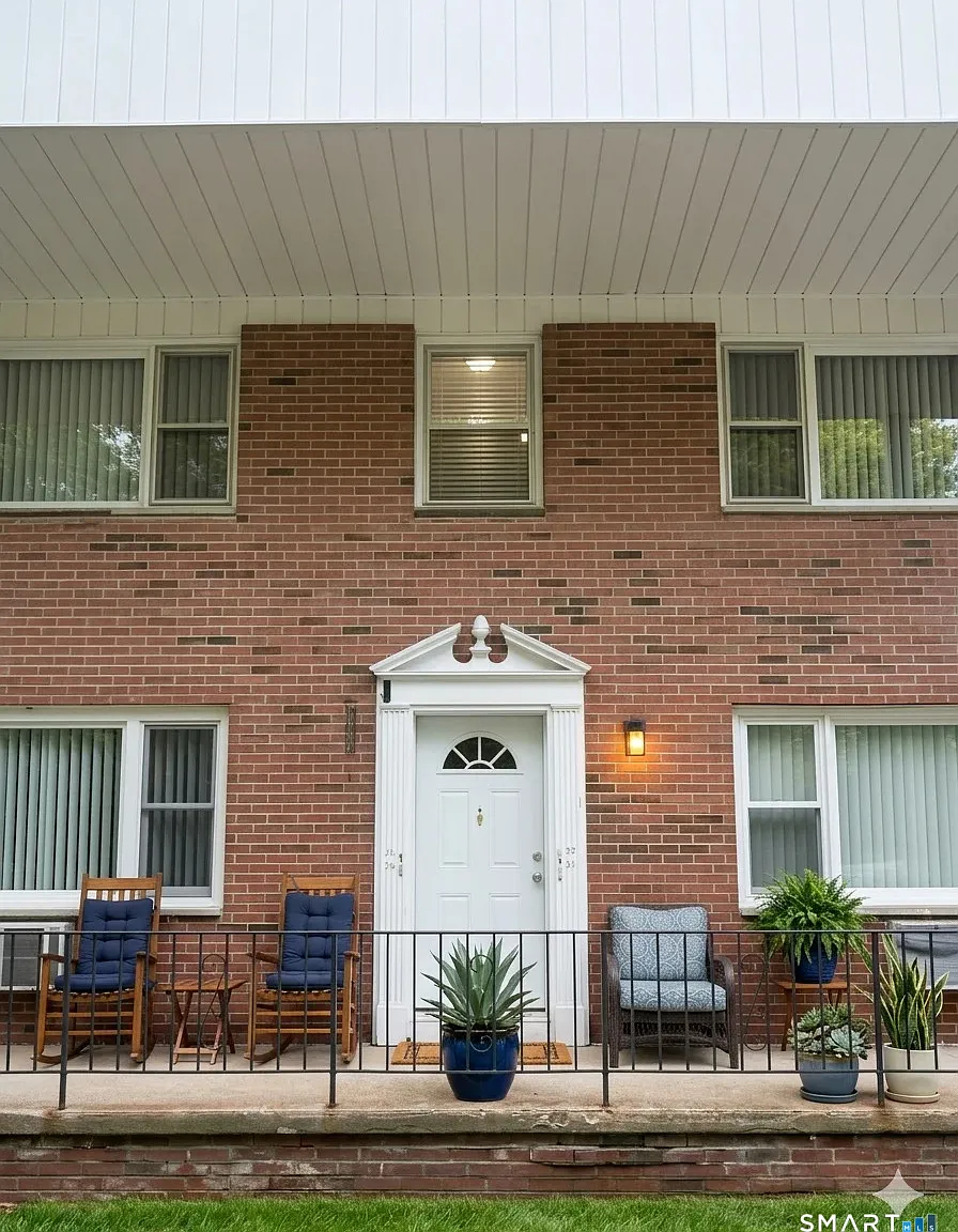2 bed, 1.0 bath, 823 sqft, $2,000 — Photo 1