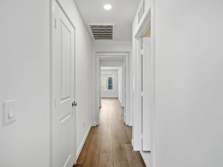 684 Panorama Ln — Photo 27