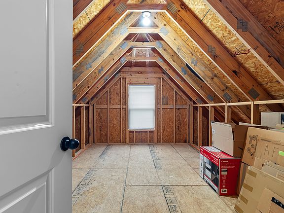 5th image of 502 Maggies Ct