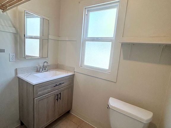 4th image of 2718 College Ave
