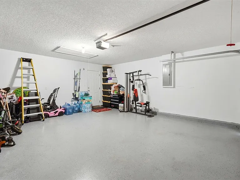 6 Reybury Ln — Photo 40