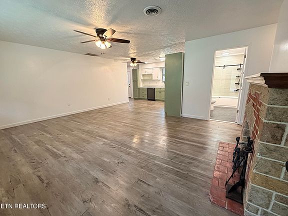 4th image of 901 Beverly Hills Dr