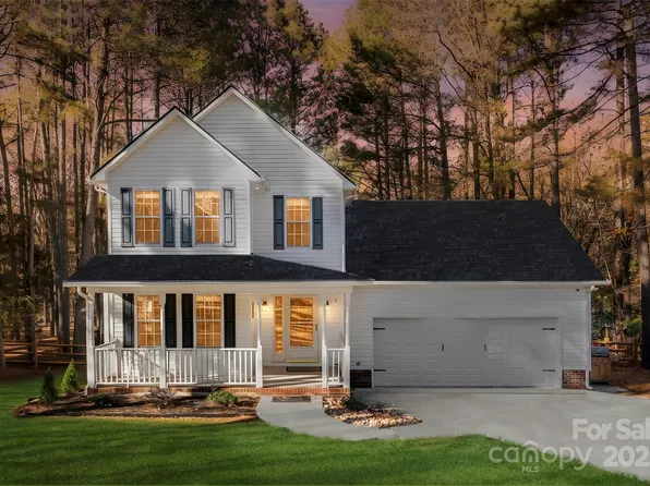 8748 Oldenburg Dr, Mount Pleasant, NC 28124