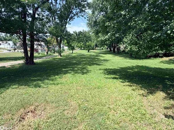 610 W Jefferson Ave, Fairfield, IA 52556