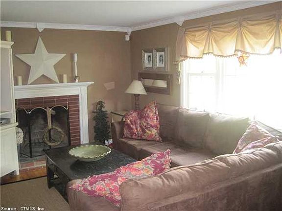 4th image of 20 Blueberry Ln