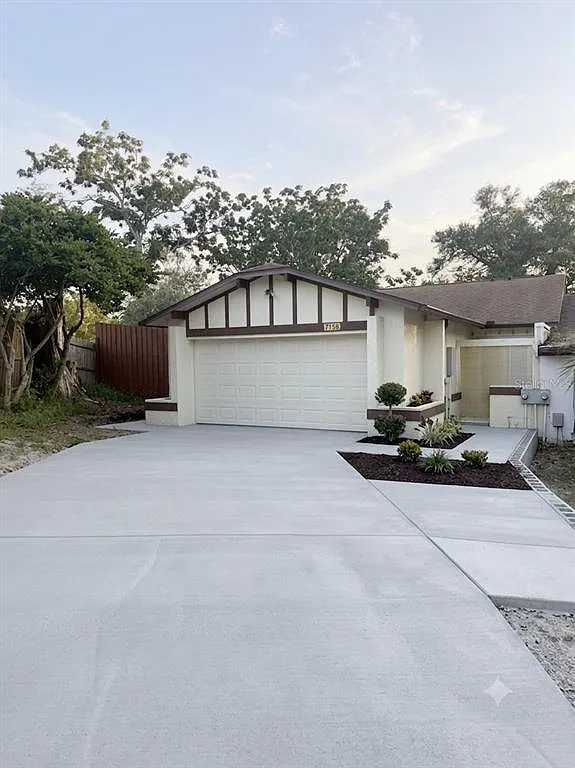 3 bed, 2.0 bath, 1223 sqft, $2,400 — Photo 1