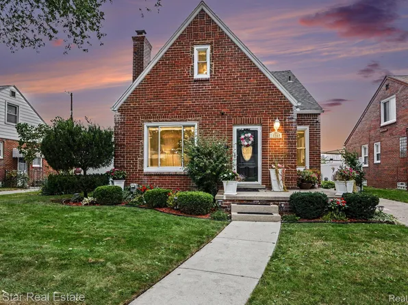 15283 Couzens Ave, Eastpointe, MI 48021