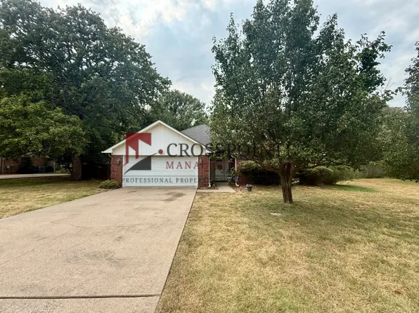 205 Charles Dr, Lindale, TX 75771